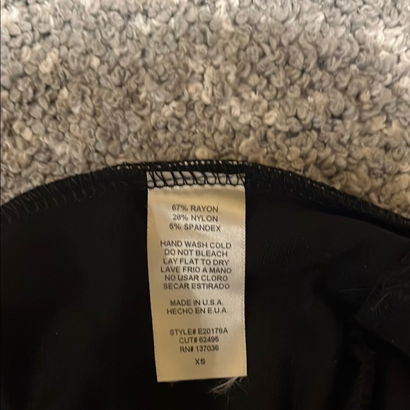 Ethereal Black and White Sleeveless Sports Top - Picture 4 of 4